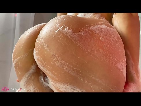 ❤️ Zeshkania masturbon pidhin me vibrator deri në orgazmë intensive në dush Vetëm porno tek ne ☑