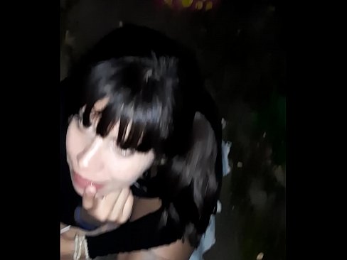 ❤️ Në rrugë penisi i fryrë në këmbim të karamele Vetëm porno tek ne ☑