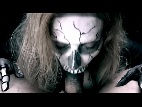 ❤️ Vajzë demonike që thith karin me gojën e saj të zezë dhe gëlltit sperma. Vetëm porno tek ne ☑