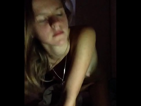 ❤️ Një vajzë masturbon dhe sperma Vetëm porno tek ne ☑