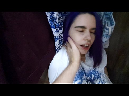 ❤️ Gjeta motrën time në dollap dhe e ndihmova të përfundonte Vetëm porno tek ne ☑