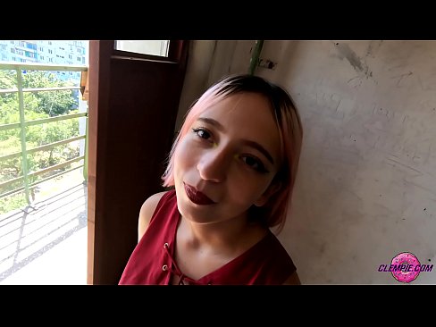 ❤️ Sensual student thith një të huaj në pjesën e jashtme - sperma në fytyrën e tij Vetëm porno tek ne ☑